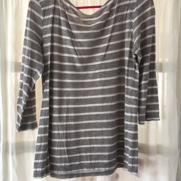 Old navy top - Picture 2 of 4